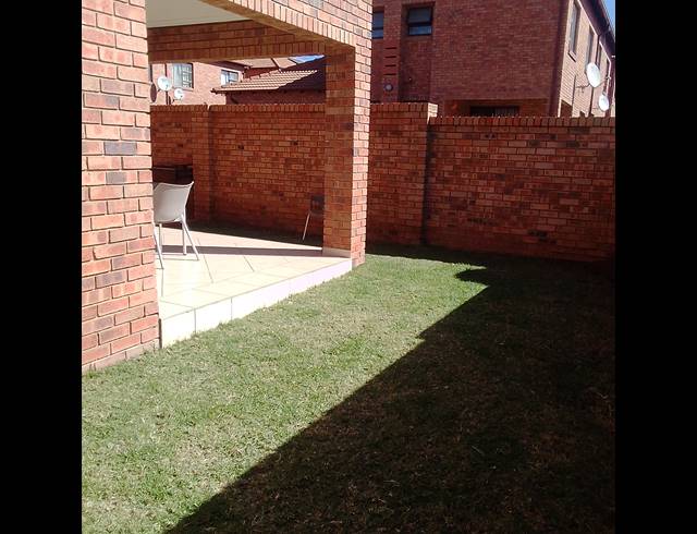 3 BEDROOM DUPLEX RENTED IN WILLOW PARK MANOR